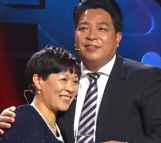 1993年，浙江一位女工在暮色中匆匆归家，身后悄然跟着三条黑影。她双腿发颤却强自