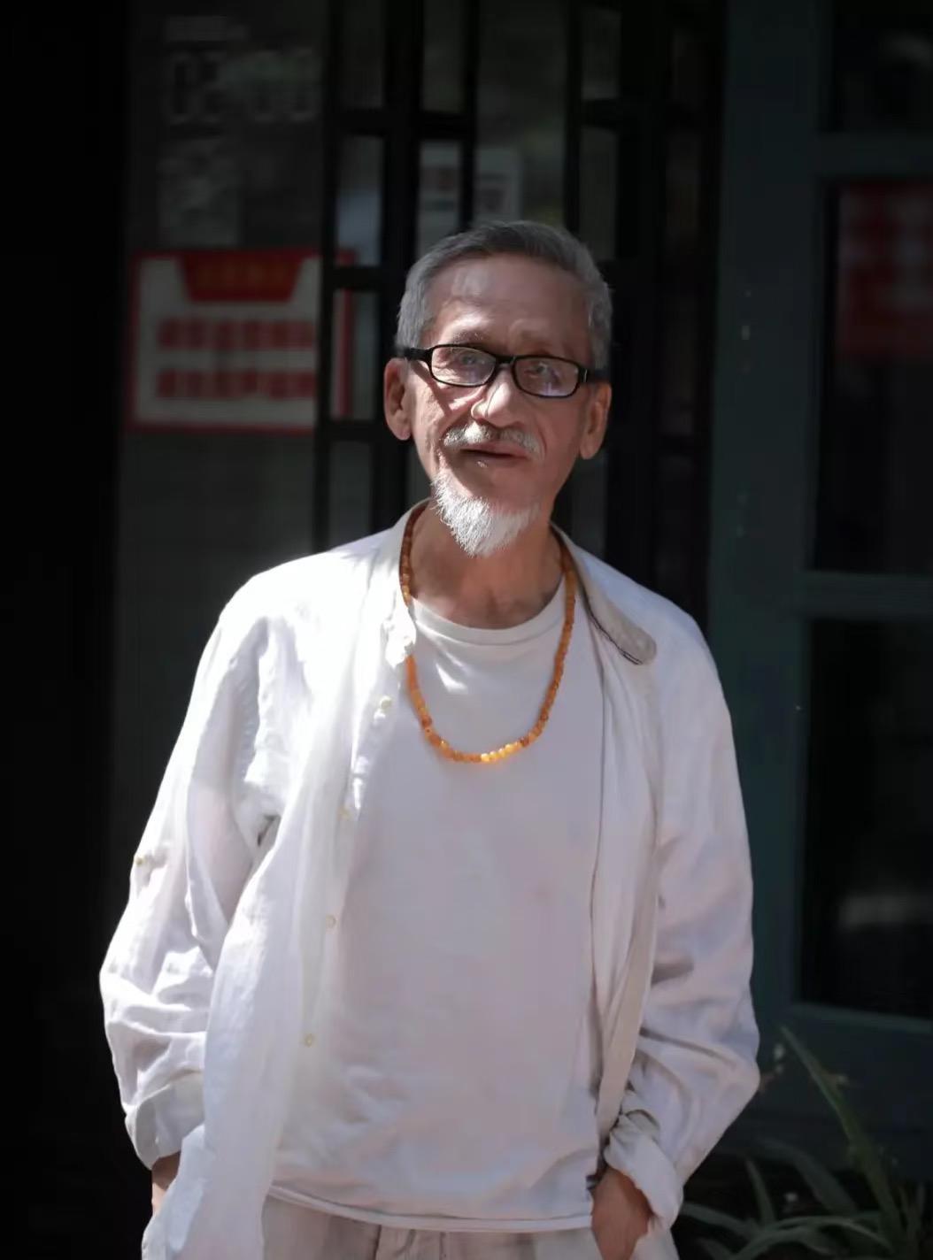 陈彼得老先生走了，不是死于疾病，也不是死于生活孤独，他是死于他最挚爱的音乐。