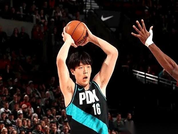 8分4板，效率不高。有人开始摇头了。我看完就笑了。真的。你知道我看到了什么