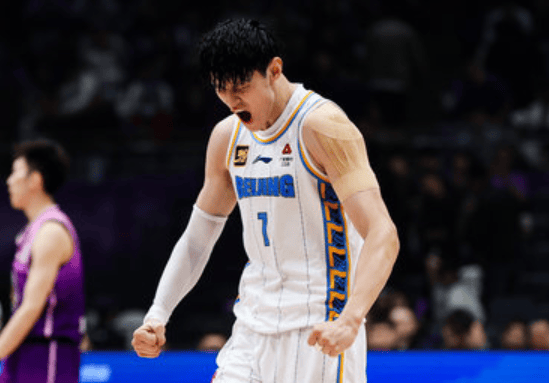 记者: 曾凡博想要签长约, 北京在7月份就已向他报价B类合同