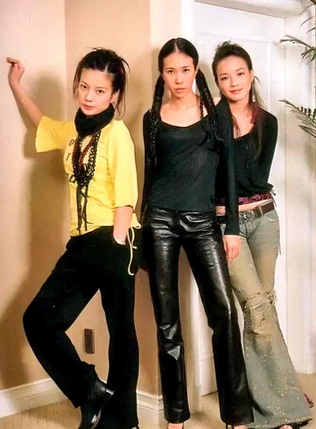 镜头中24岁的舒淇身材平板，修项秀颈，自带慵懒风情；同龄的赵薇额宽脸小，唇若红玉