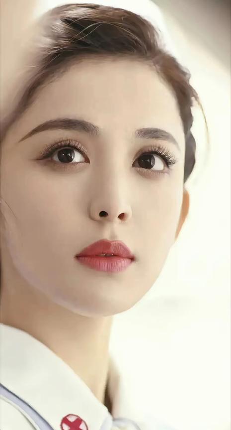 娜扎，你醒醒吧这次别怪我说话难听虽然大家都说你长了一张很权威的脸，但是你自己
