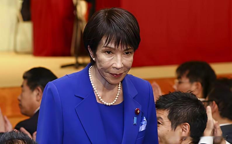 高市早苗的丈夫山本拓是一位经历丰富且极具特色的政治人物。他1952年出生于日本福