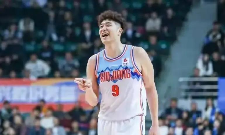 一个残酷的事实：他每得一分，俱乐部要付200万。这不是段子。是吴冠希本赛季