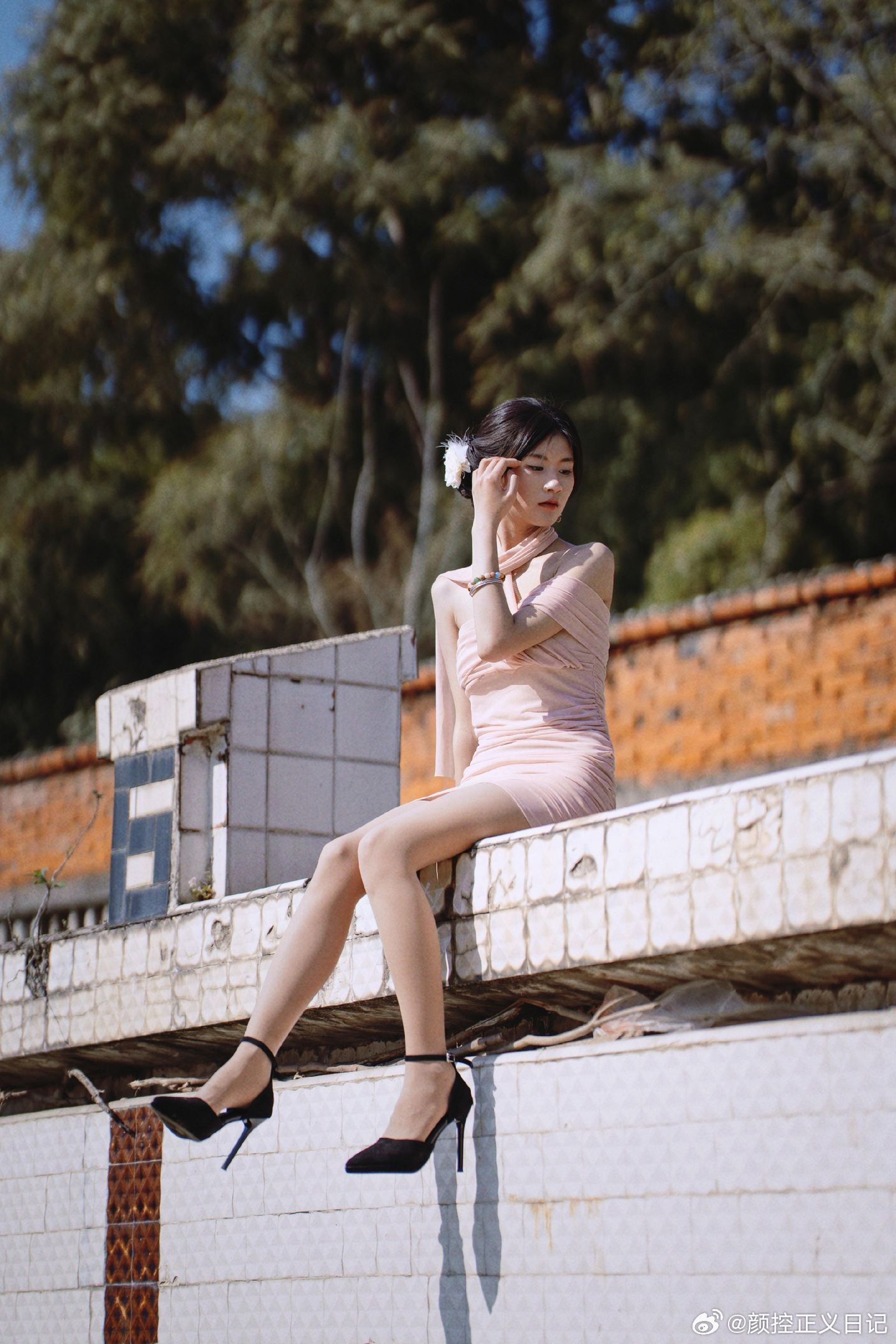 轻熟女神范儿乡野气质美女