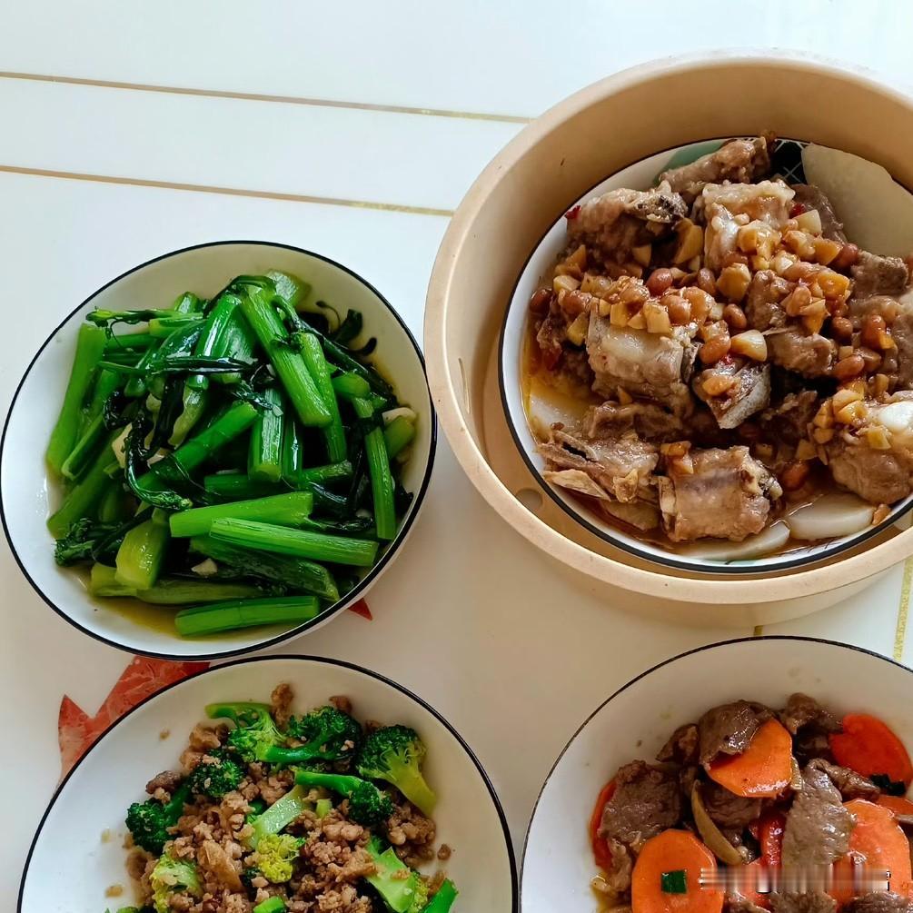 分享简单的晚餐