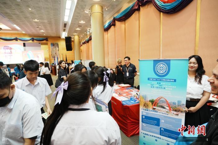 中国30多所985高校赴泰国招留学生，真的纳闷了，怎么没见哈佛、牛津这些世