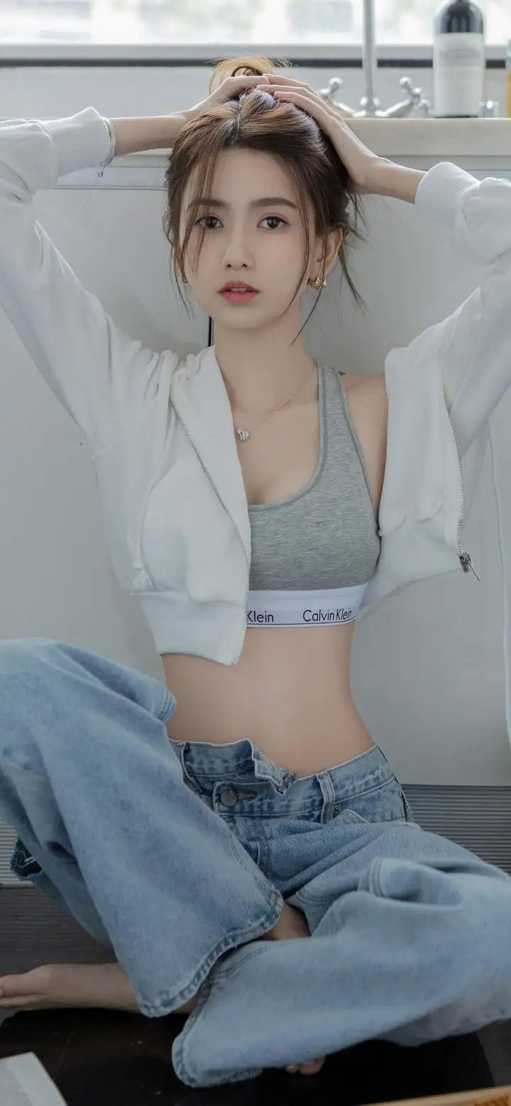 笑话：妈：你舅舅给你打电话没有？我:没有啊妈：你做好准备吧，这边今天都收到电