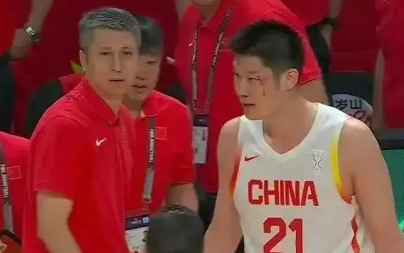 最荡气回肠的一场比赛，中国男篮让人热血沸腾！铁血男儿，血性小子，