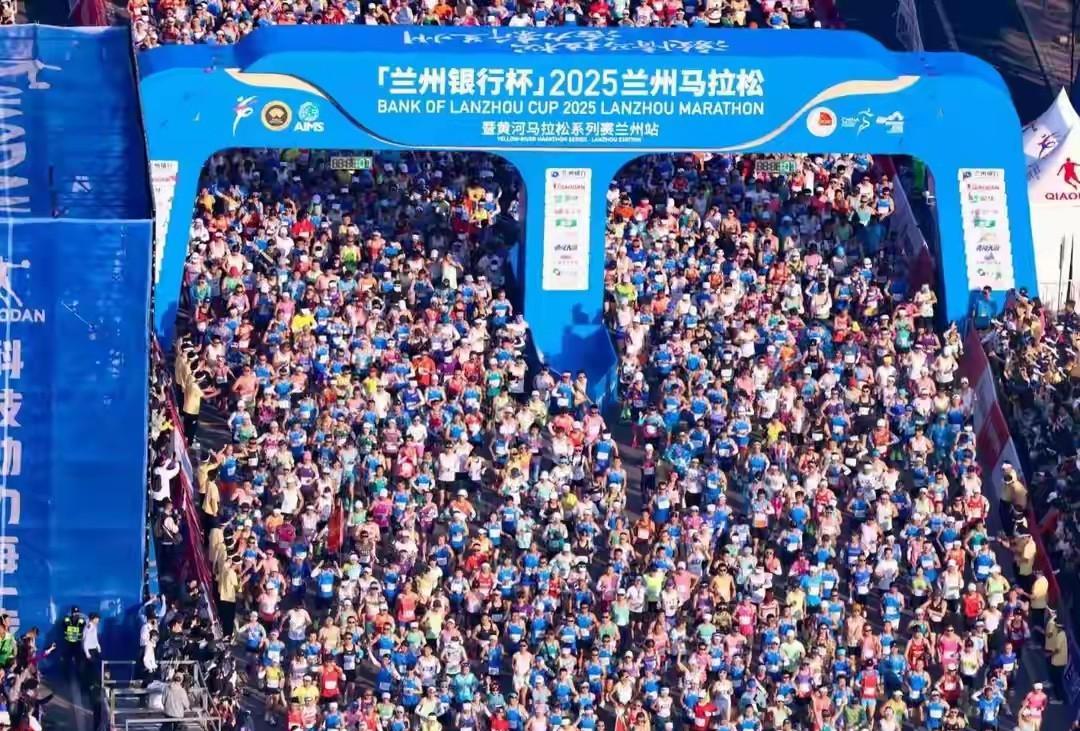兰州马拉松赛确实很精彩。2024年的兰马，4万来自世界各地的选手齐聚，像一场盛大