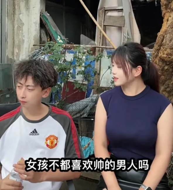 怪事？很多网友预感山东御都花园维权女业主迟早要离婚，包括我，越琢磨越觉得她的婚姻