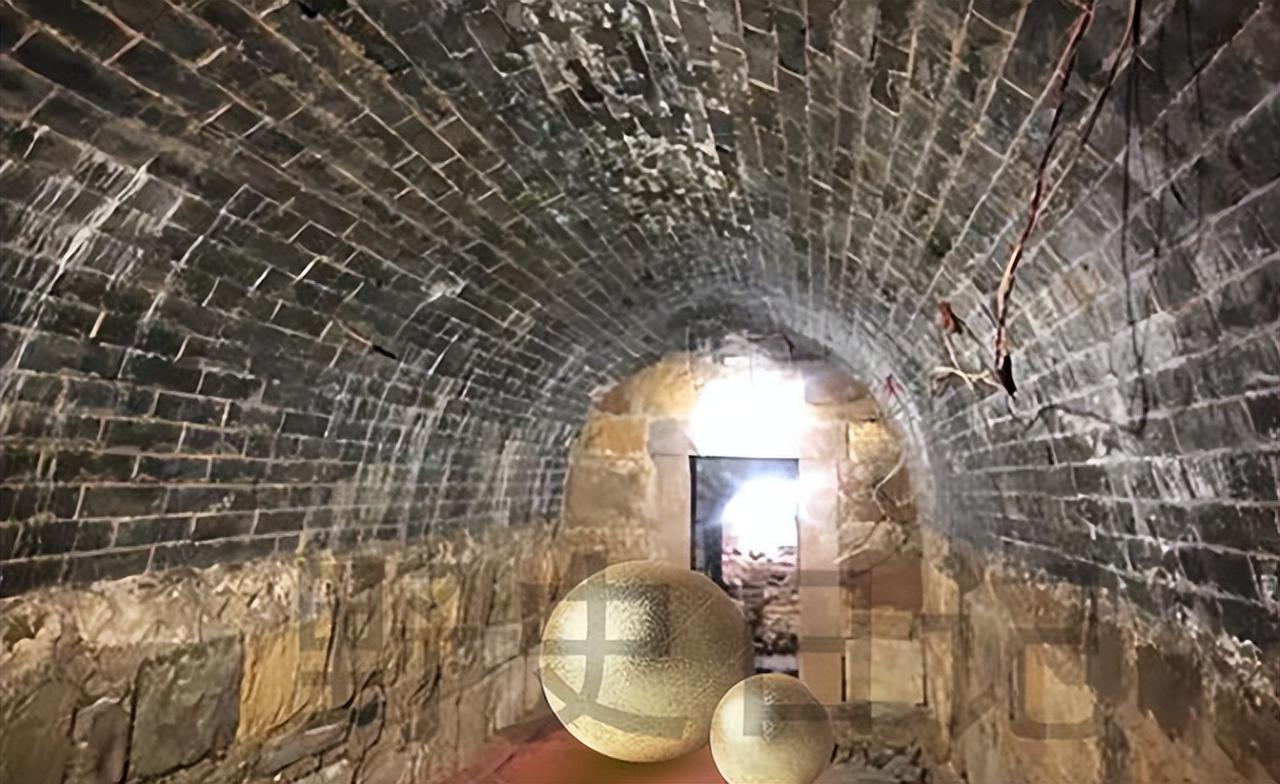 和珅的钱那么多，飞贼潜入宝库后为啥哭着离开？原因让人绷不住了和珅权倾朝野、富可