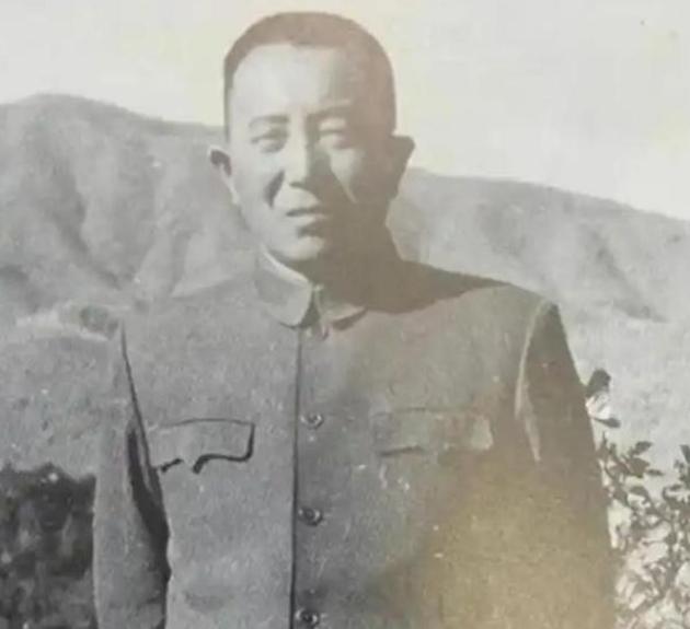 总参谋长罗瑞卿跳楼后，毛主席既生气又心疼，派汪东兴去看望他，汪东兴对罗瑞卿说：毛