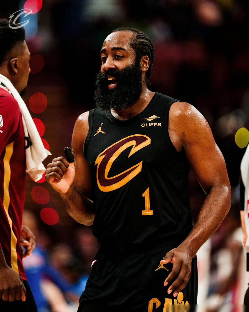 NBA历史第一人！哈登又刷了个尴尬纪录，在第6支球队季后赛砍下30分，这到底是强