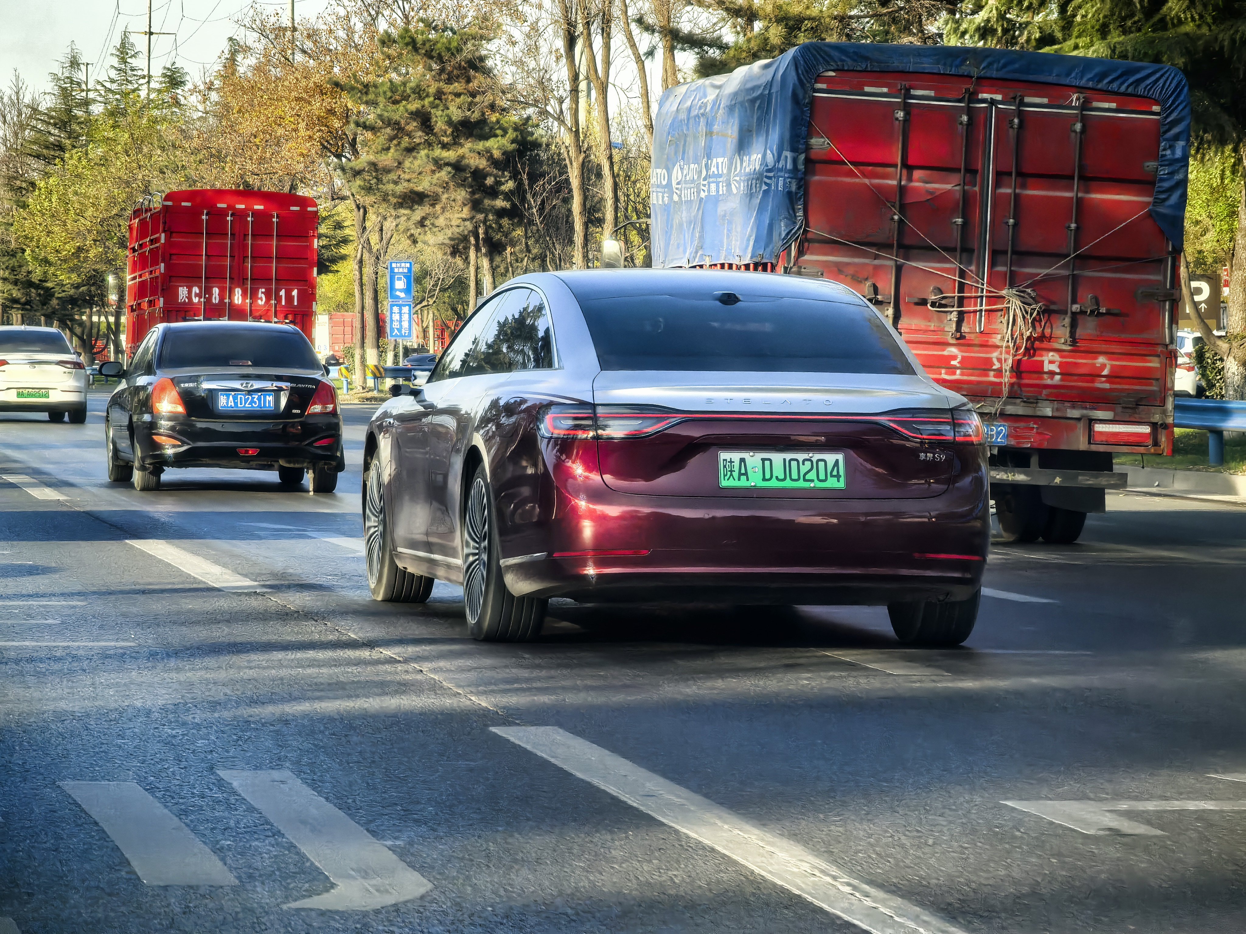 我丢，今天出门又碰见两台享界S9