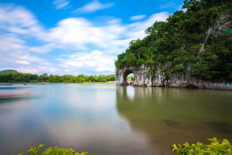 我一直对桂林山水满怀憧憬，毕竟小学课本里那生动的描述实在太令人心驰神往。这次终于