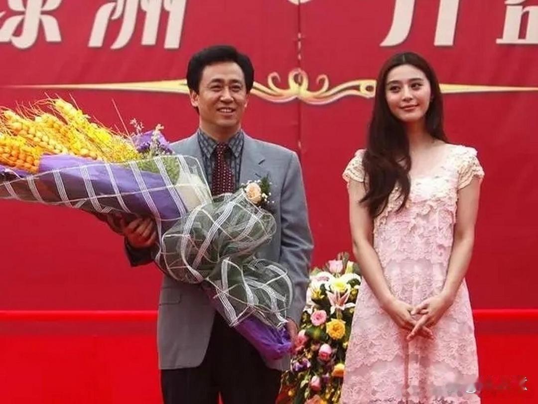 回看范冰冰与许家印的过往，曾经深度商业绑定，风光无限，后来各自遭遇变故。