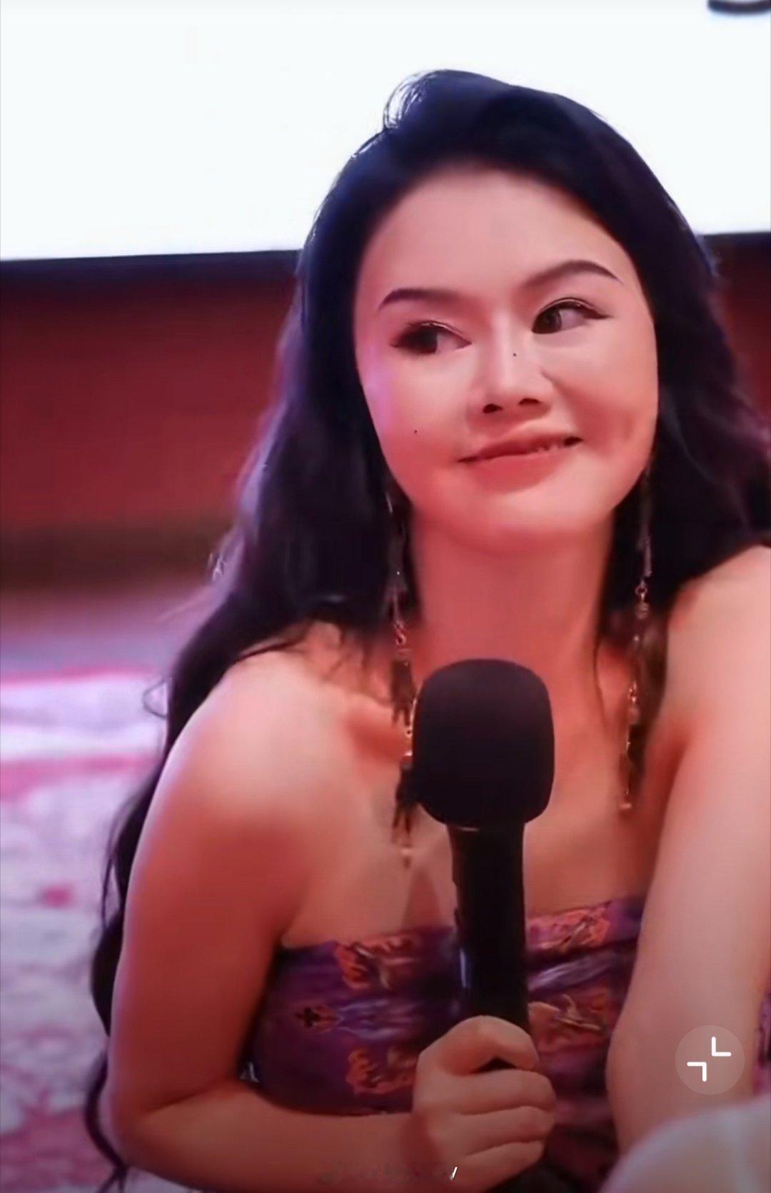 网红周媛被立案调查哈哈哈哈哈，线下都开始调查了。这种违背公序良俗的行业自己悄咪咪