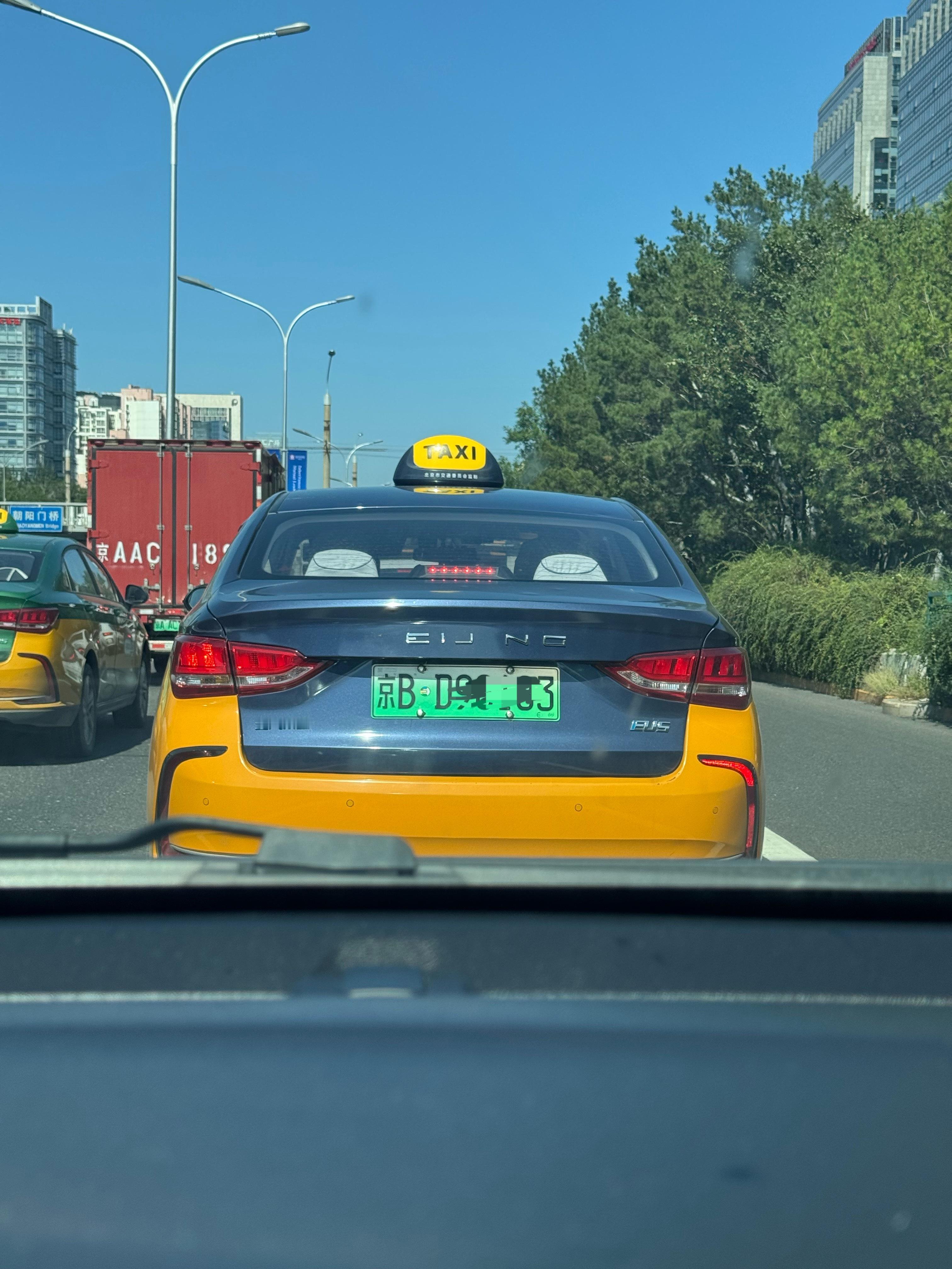我严重怀疑这个车标是故意这么整的[doge]​​​