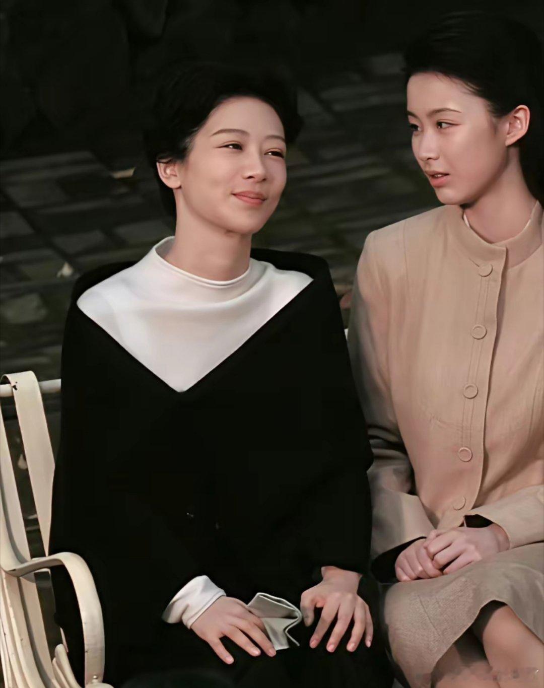 杨紫老年妆冲上热搜！争议蛮大的，有人吐槽这太敷衍了，根本不是老年妆，只是疲惫感。