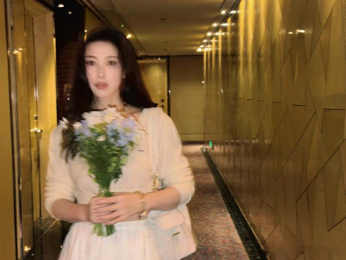 朱珠这是真的我妈咪完完全全就是大美女，朱珠这女人也是很魅惑！可以有这样的妈咪也是