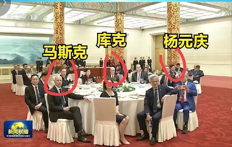 这一幕何其的尴尬。曾经被嘲笑的人，短短几年时间成为世界首富，更有可能成为人类历