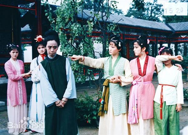 麝月为何没被遣散？只因她做了这样一件事情！第二十回中，正是闹元宵看花灯的时候，