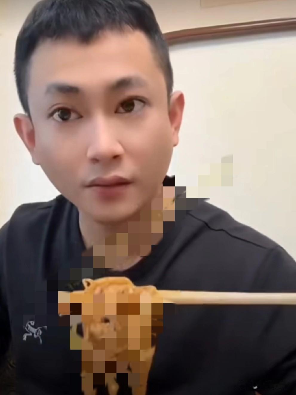 吴迪快闪离开婚礼现场。吴迪凌晨带着徒弟、助理几人抵达锦州，
