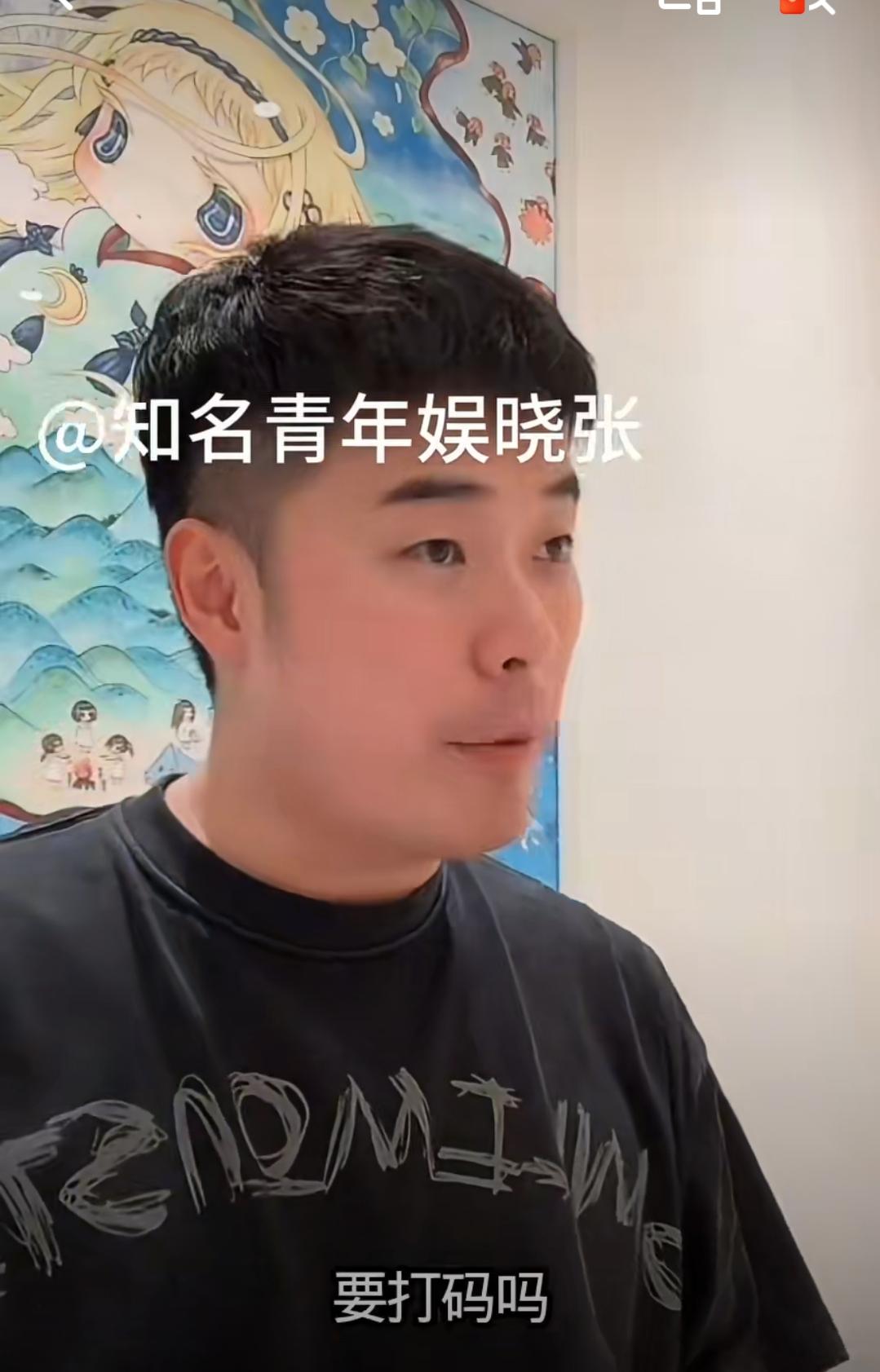 陈赫直播问张子萱“要不要打码”，一句玩笑藏了6年的温柔陈赫架着手机直播，弹