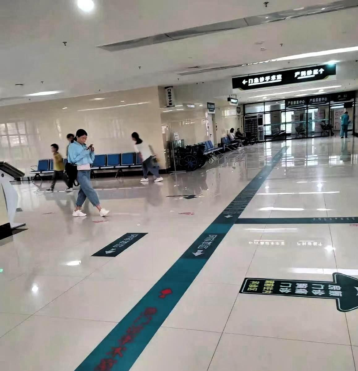 39岁新疆女子查出宫颈癌，来北京看病，医生让她回去吧，费用太高！女子崩溃大哭，不