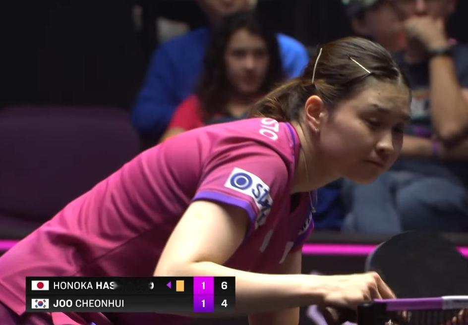 怎么回事？桥本帆乃香突然多了一张黄牌。这也太惨了吧！刚才摔倒磕的很疼，这