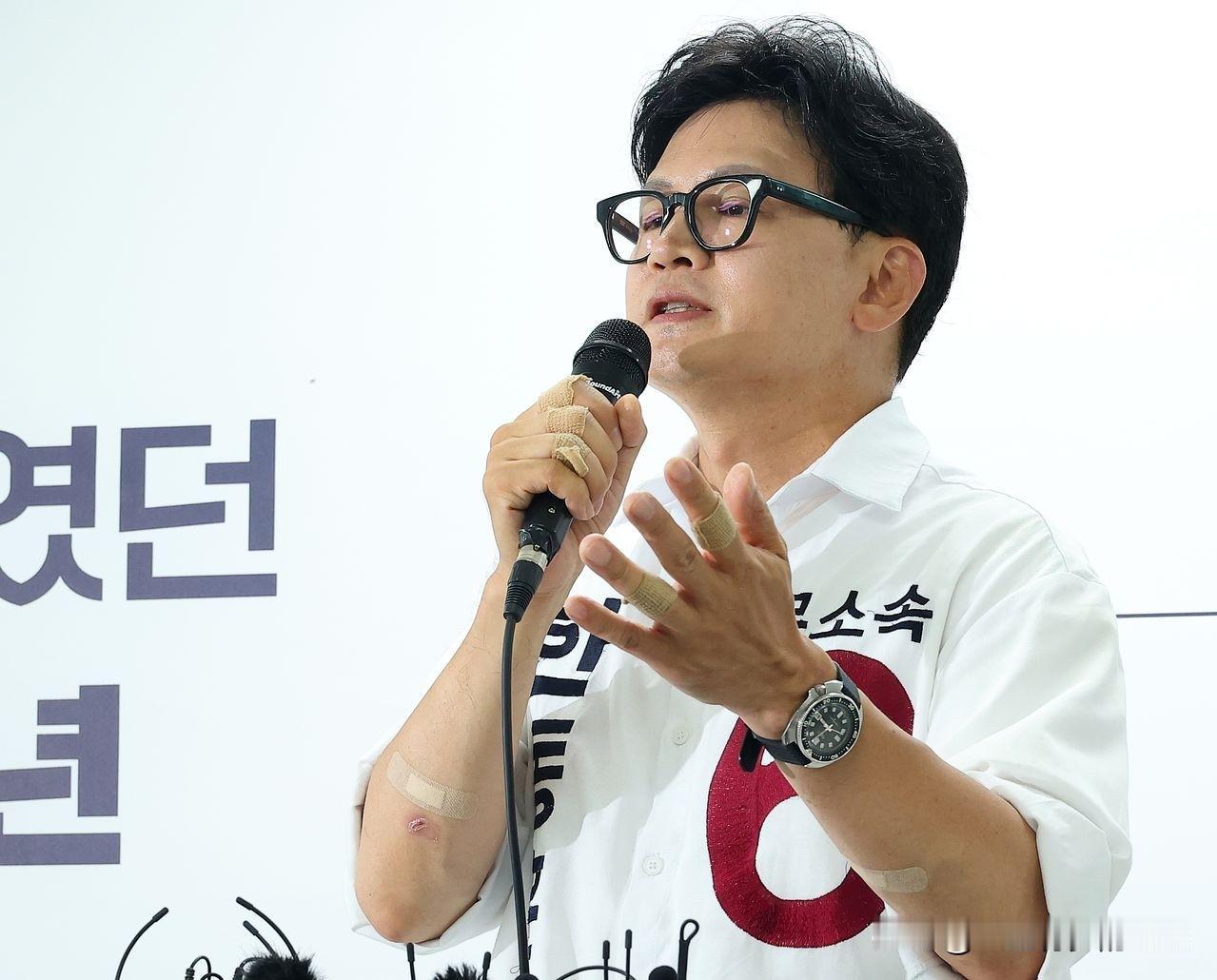 6月1日，备战韩国国会议员补选的无党派候选人韩东勋召开记者会，直言这场补选绝非简