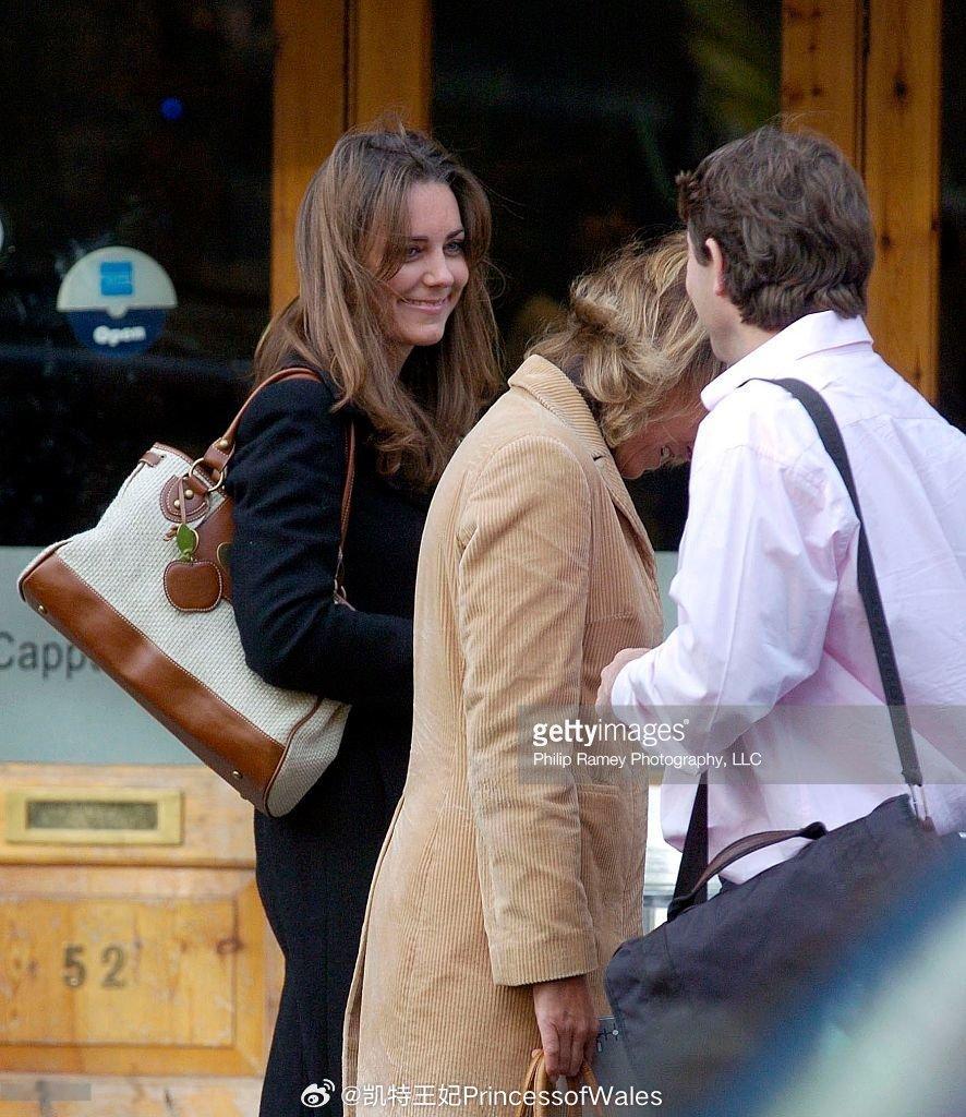 2006年11月10日，凯特与妈妈在伦敦逛街凯特王妃英国王室​​​