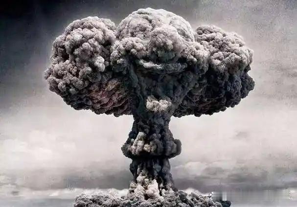 日本网民天塌了，因为以色列媒体认为，原子弹是给日本的奖赏！ 评论毫不客气地指