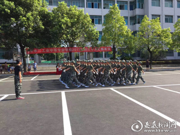 娄底新闻网讯(通讯员 胡秋初)8月29日,冷水江市工业学校举行2017级