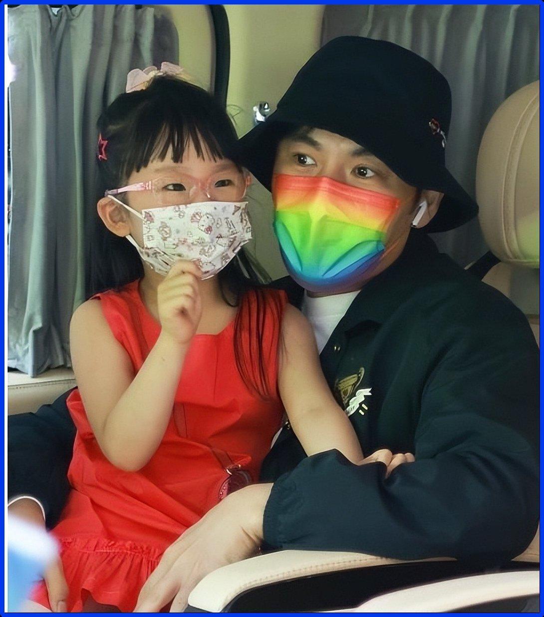 伊能静8岁女儿长得像爸爸不像妈妈，网友一看照片笑翻了：这基因也太强了吧！