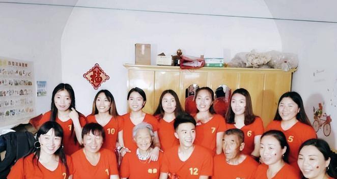 “太神奇了！”山西夫妻自然生了11胎，竟然全是女儿，两人觉得很不可思议，于是又生