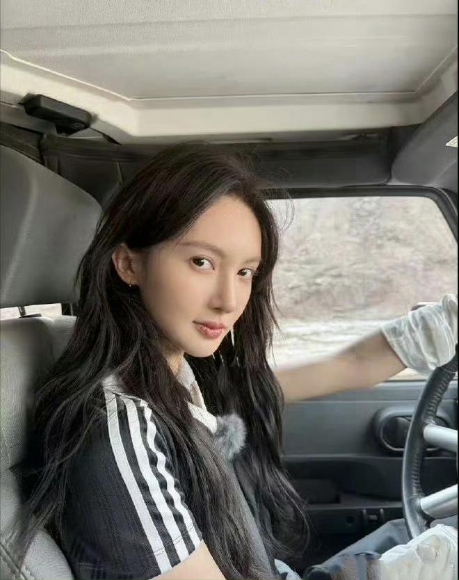 金晨是不是酒驾才肇事逃逸？她被曝出去年3月份在浙江绍兴驾车肇事逃逸，并且还让她