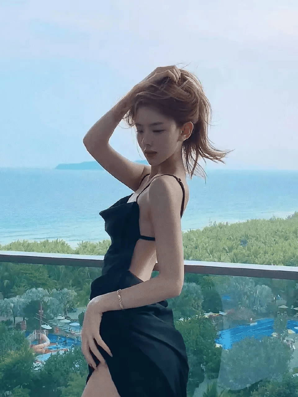 孙一宁，美女壁纸，肤白貌美，身材高挑，妖娆性感