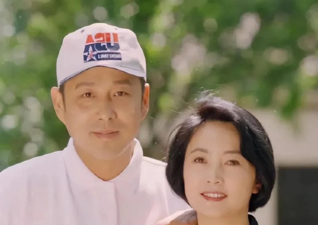 陈道明的妻子杜宪说，我和陈道明是在我上北京广播学院后的，第一个暑假认识的。当时我