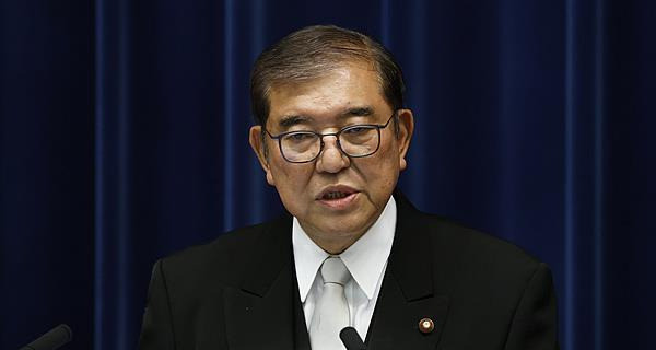 石破茂摆烂了，首相宝座要丢了啥？首相不想干了？这可是天大