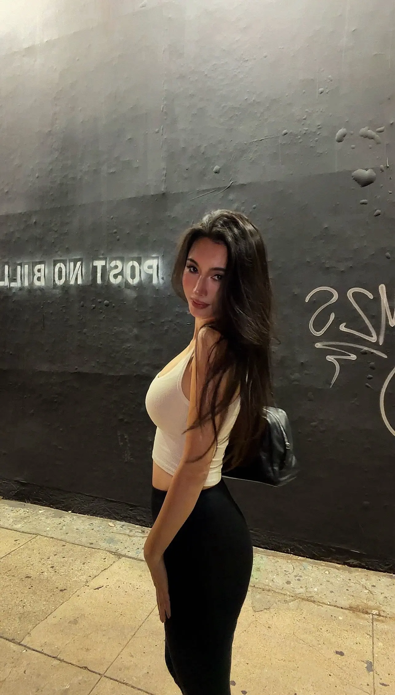 不是轻熟女 是辣妈。