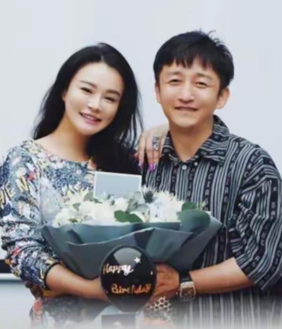 冉莹颖是个很聪明的女人。借着创业的由头，亏了丈夫的财产，富了亲戚。亲戚借这笔钱