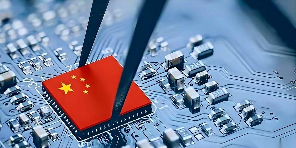 日经亚洲那边突然曝了个猛料，说国内所有芯片厂，都收到了一道硬命令。今年年底前，