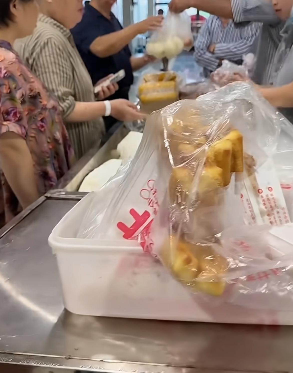 回国后吐槽国内的饮食不健康，美国的早餐更加健康润人回国看病，吐槽国内的早餐都