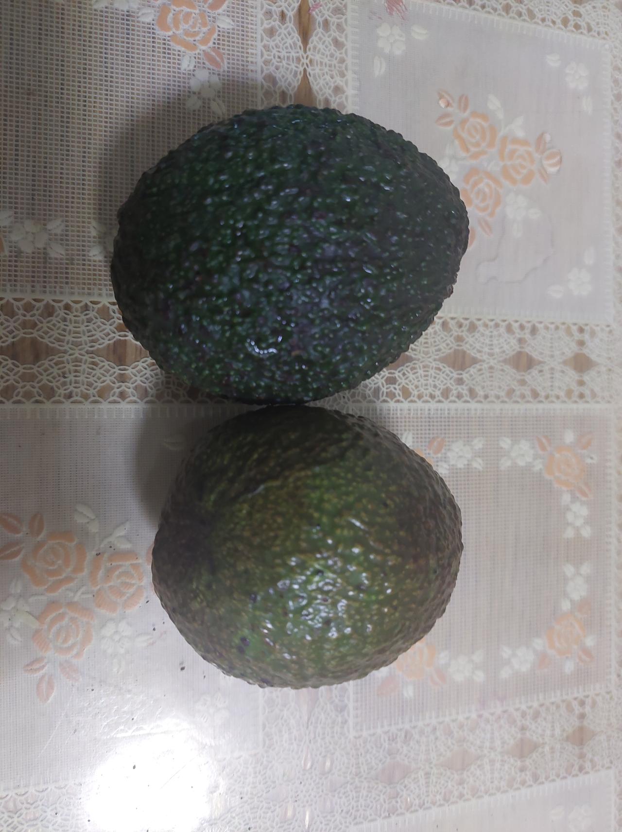 这是今晚我和G哥的晚餐。他自然不接受这些，他自己下面条，我不吃。今夏