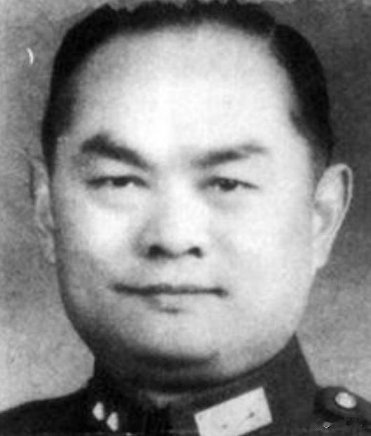1948年康泽被俘，毛主席急电前线：加镣铐，妥送华北。对于这样一位双手沾满革命群