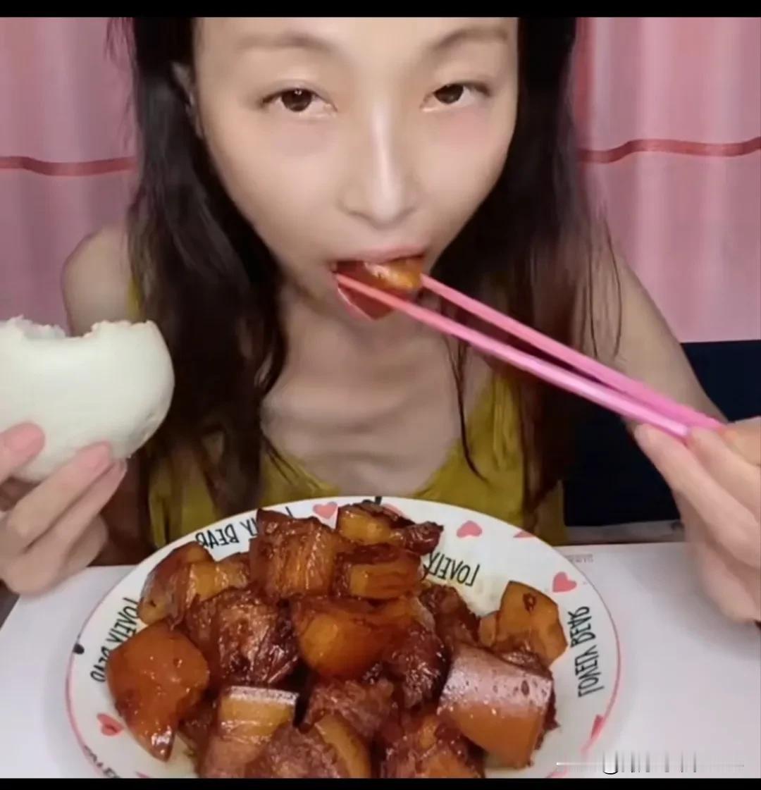 全网最“寒碜”的吃播‼️短短几秒钟，都看的我只抽抽……虽然小姐姐已经非常非常努
