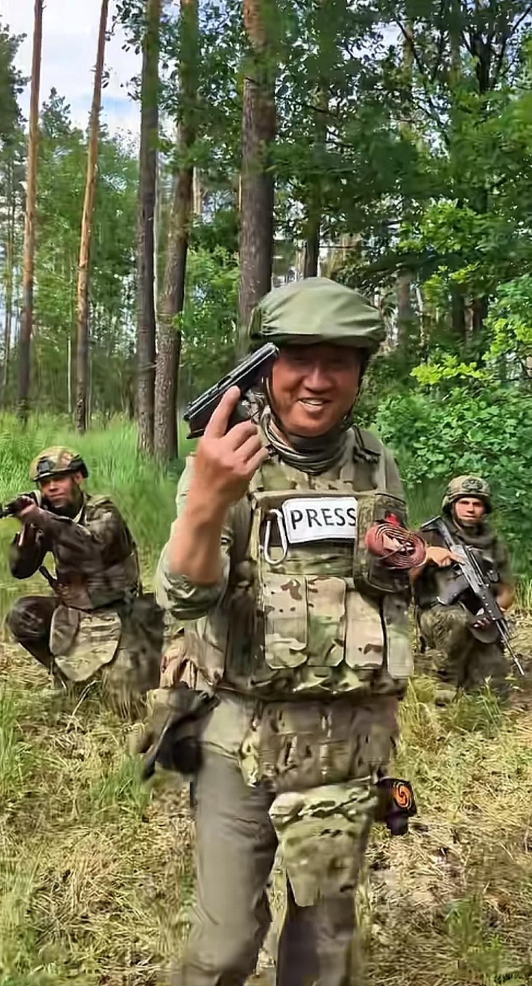 卢宇光毫不避讳亲俄立场在大帝宣布完全占领康斯坦丁诺夫卡后，凤凰记者卢宇光放出一