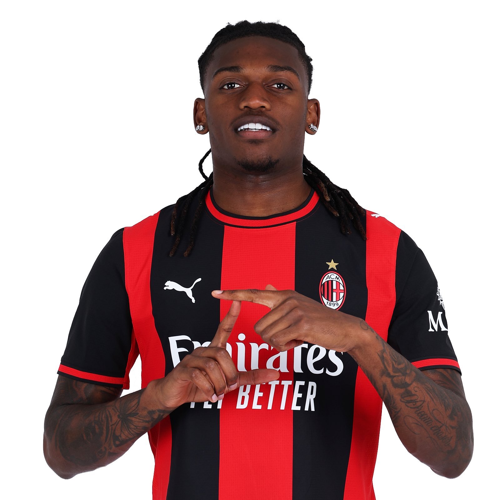 【David_Ornstein】据该英国知名转会记者的报道，🚨米兰接受了土
